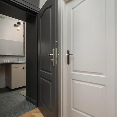 Exclusive Old Town Apartment By Noclegi Renters Апартаменты *