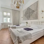 Exclusive Old Town By Renters 아파트 *